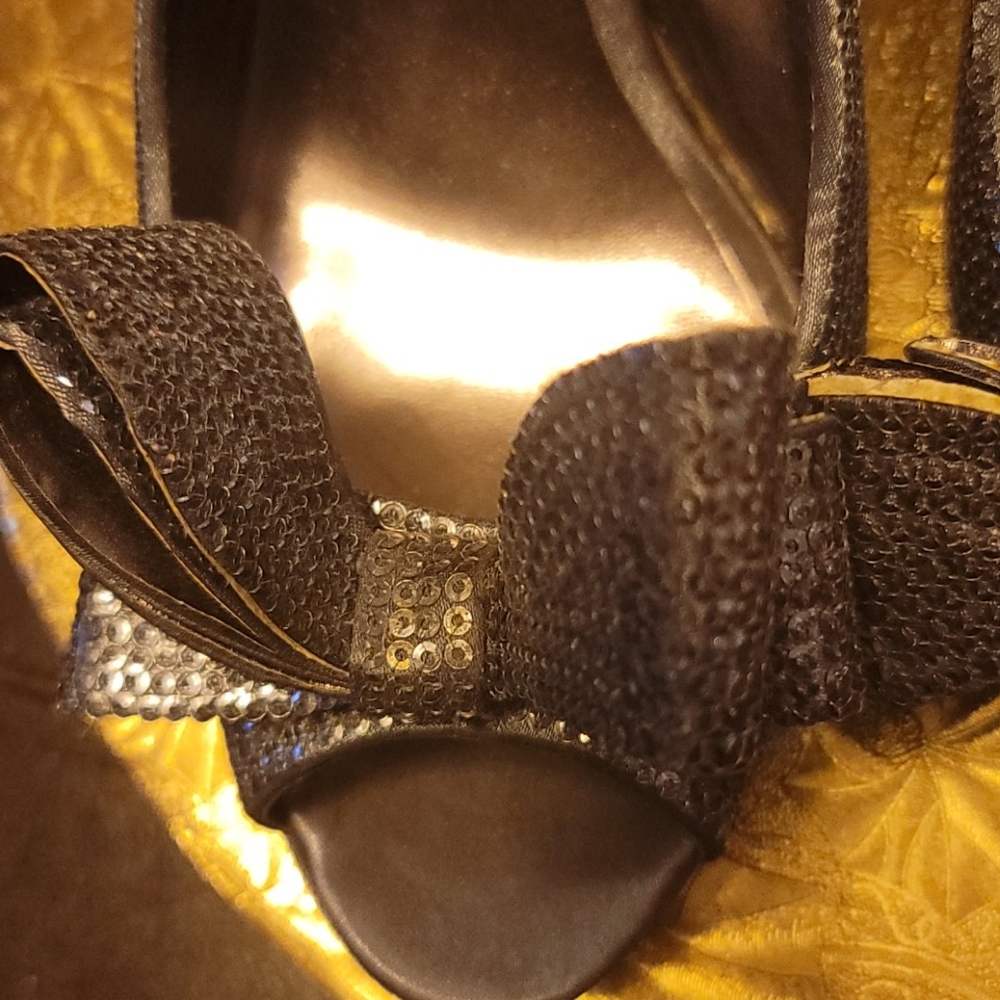 Shoes - Picture 2 of 7